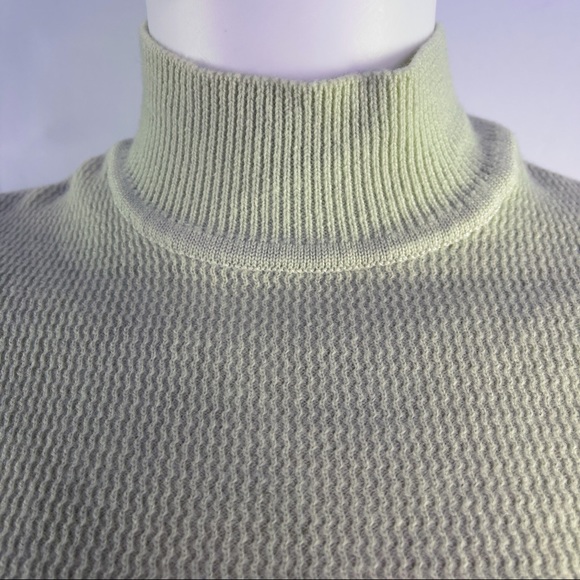 St. John Collection by Marie Gray Size S Green Short Sleeve Cropped Knit Top - Picture 3 of 10